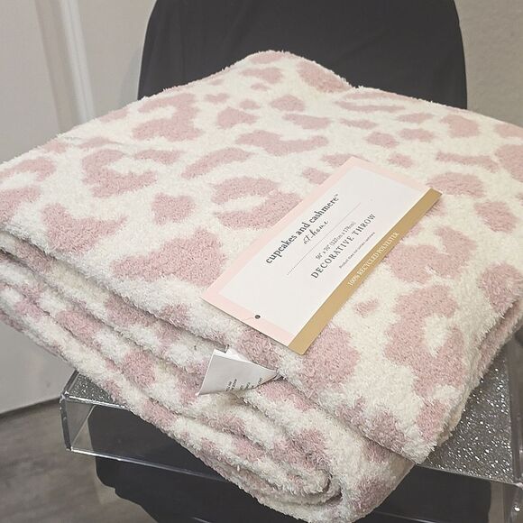 Cupcakes & Cashmere Leopord Print Plush Throw Blanket- Lavender - Picture 7 of 7